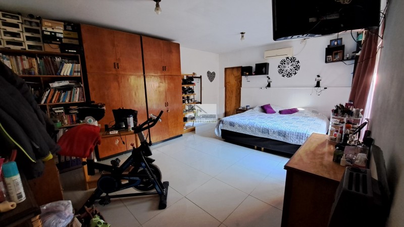VENDO O PERMUTO CASA NUEVA AMPLIA Centrica en buena Zona a 3 cuadras de Av. Rivadavia. A 9 cuadras, del km 0 de SAN RAFAEL.