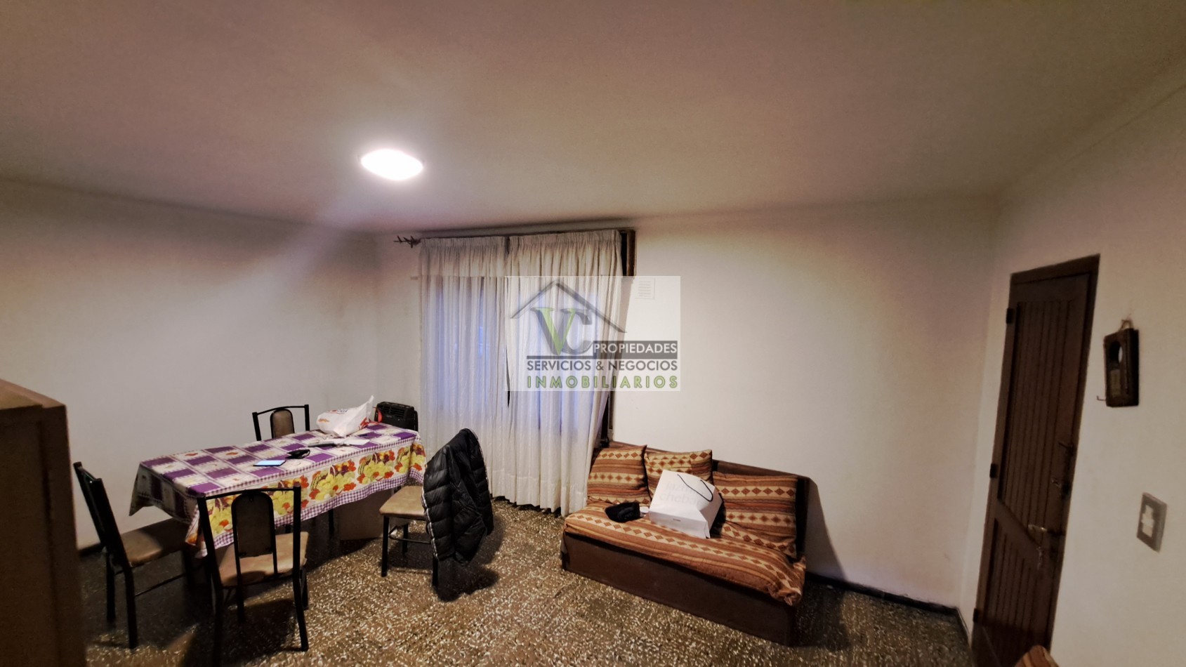 Vendo casa a  pocos metros de Sarmiento y Av de Trabajo  con 240 m². 