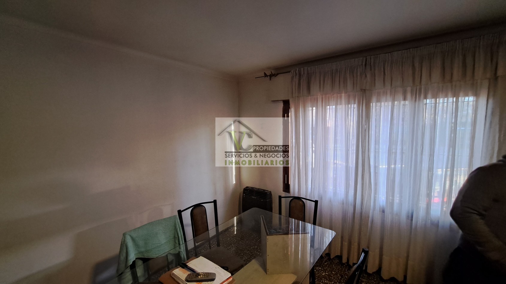 Vendo casa a  pocos metros de Sarmiento y Av de Trabajo  con 240 m². 