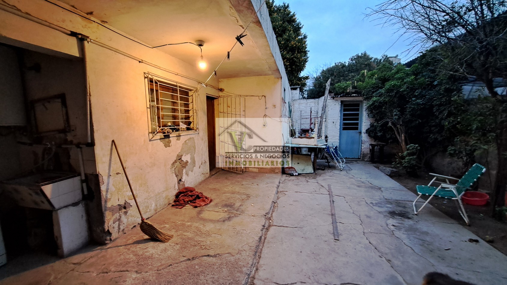 Vendo casa a  pocos metros de Sarmiento y Av de Trabajo  con 240 m². 