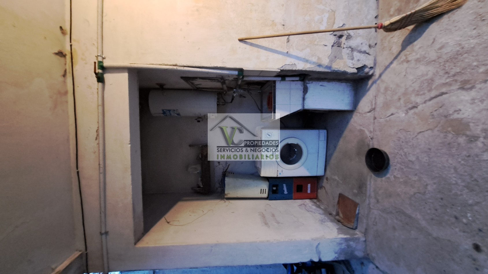 Vendo casa a  pocos metros de Sarmiento y Av de Trabajo  con 240 m². 