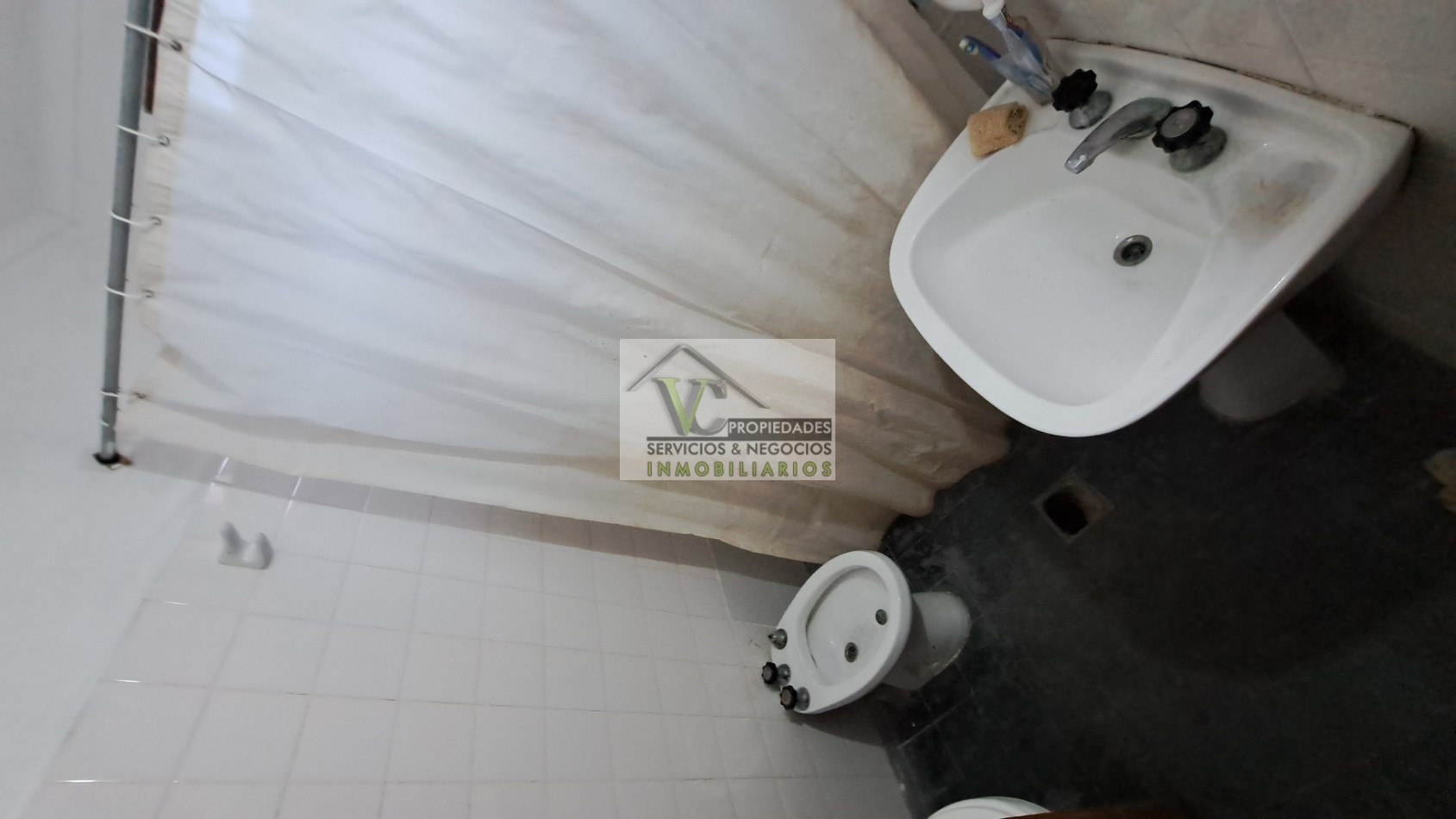 Vendo casa a  pocos metros de Sarmiento y Av de Trabajo  con 240 m². 