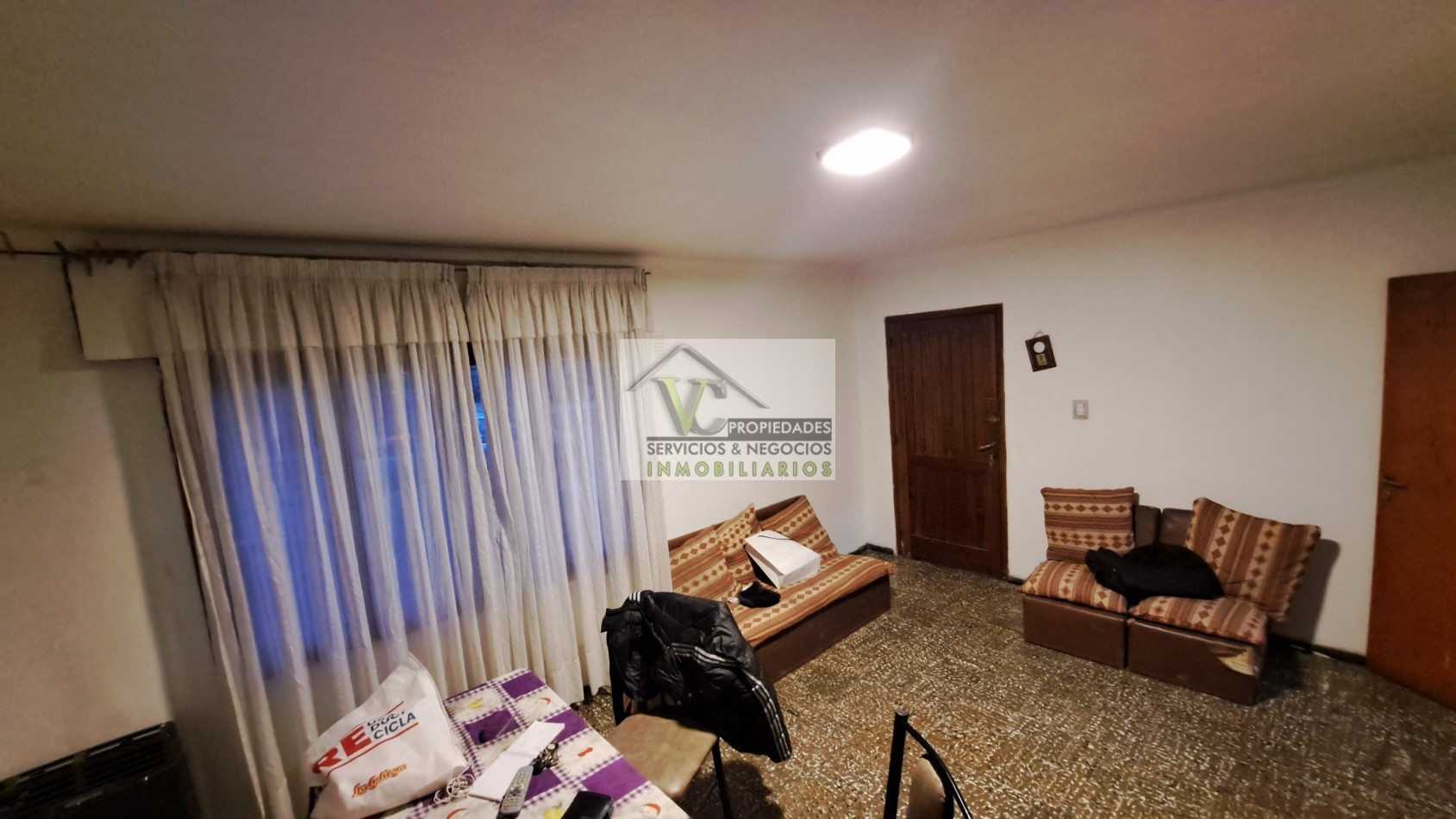 Vendo casa a  pocos metros de Sarmiento y Av de Trabajo  con 240 m². 