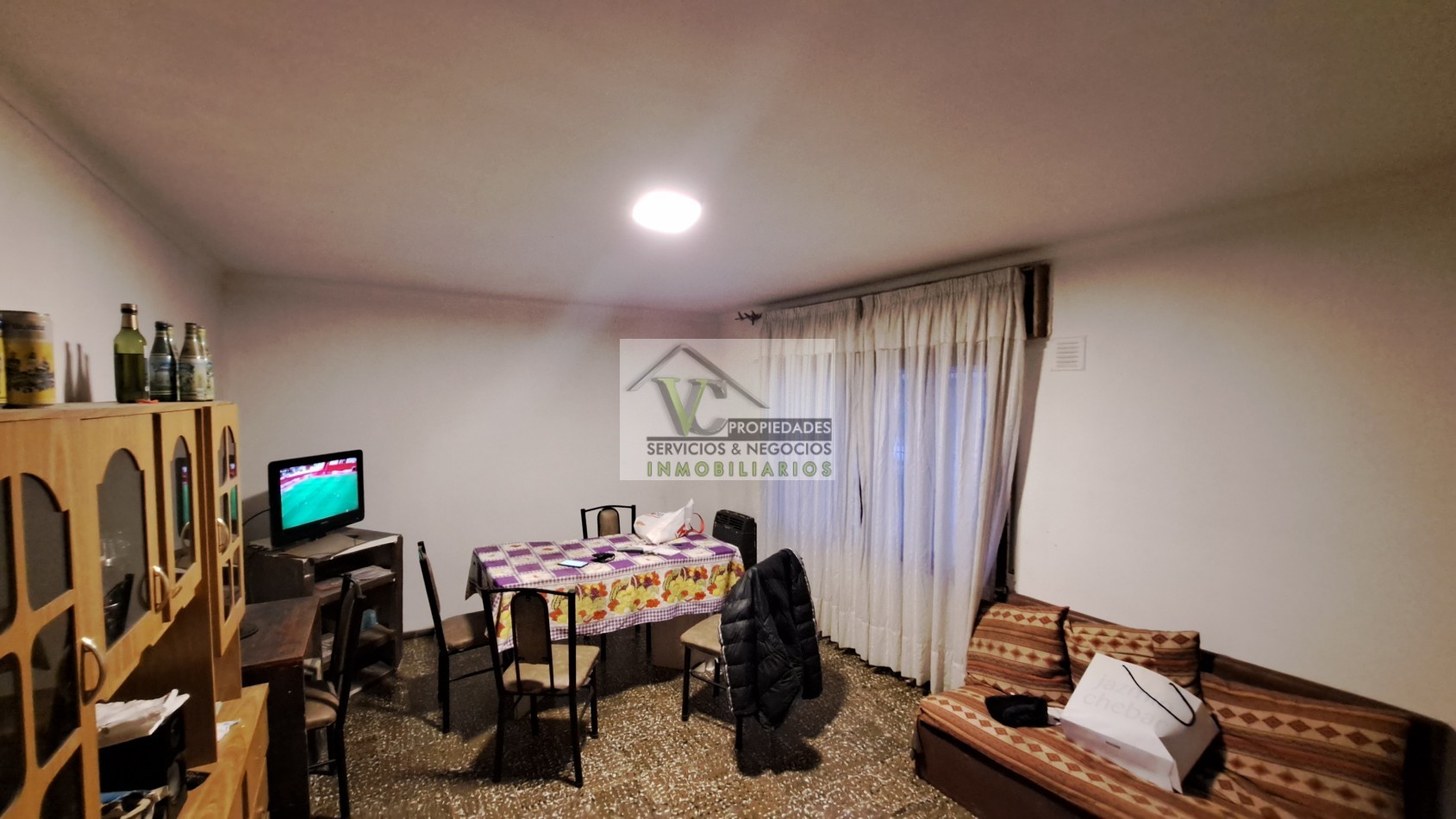 Vendo casa a  pocos metros de Sarmiento y Av de Trabajo  con 240 m². 