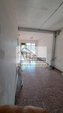 Vendo 4 locales sobre Avenida Moreno, con 427 m² de terreno. LOZA. En San Rafael.