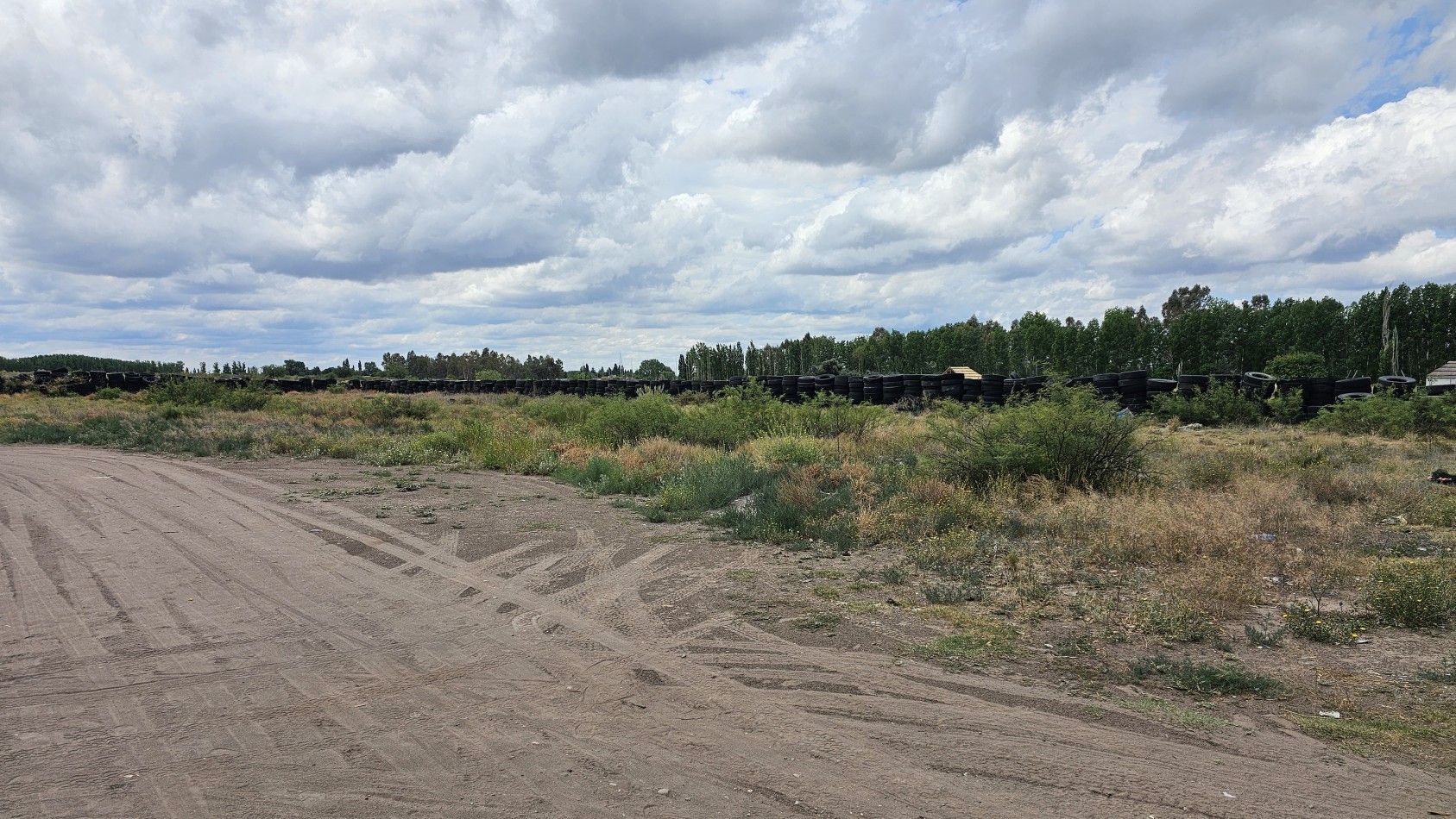Lote en Venta sobre Av. Las Virgenes - 4.000 m² U$S 65.000 permuto. Ubicacion Estrategica Se ofrece interesante lote ubicado sobre Av. Las Virgenes, en Las Paredes, San Rafael, Mendoza