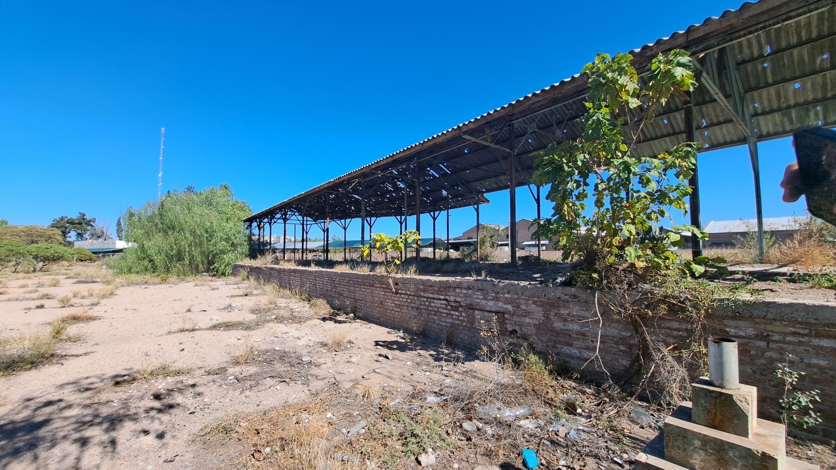 OFERTA Vendo 7.000 m² con 830 m² Semicubierta, ADOLFO CALLE, Al lado de UTN, INTERESANTE PROPIEDAD EN AVENIDA IDEAL SUPERMERCADO, DEPOSITO, etc San Rafael, Mendoza