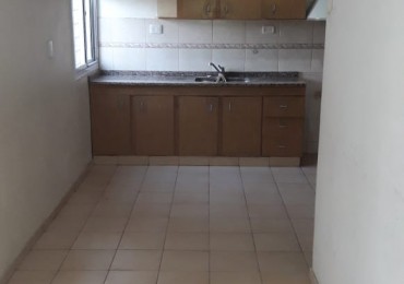 ATENCION  CASA AMPLIA 3 dormitorios, 2 baño, garaje 2 vehiculos. San Rafael.  