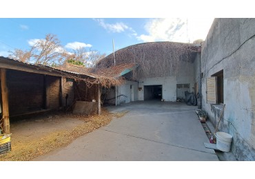 Vendo terreno importante de 600 m² con  Galpon 200 y deposito a 4 Cuadras del Centro de San Rafael. Mendoza.   