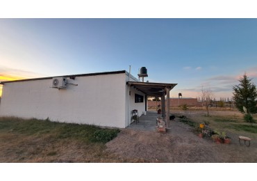 Vendo Casa Quinta con 2440 m² y 144 m² construido.  Radio ciudad de San Rafael.  