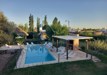 ✅Complejo de 4 cabañas y casa principal. Pileta, parque con arboles y plantas de mas de 10 años.. Cuenta con 3250 m². Las Paredes. San Rafael