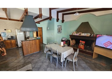 Vendo Casa amplia + Departamento Centrico. San Rafael. 