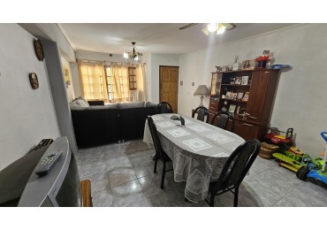 Vendo Casa tipo Duplex de 4 dormitorios, garage zona Av Moreno. San Rafael 