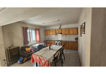 ✅Oferta. Vendo Complejo de 8 posibles Locaciones. Ideal turismo, locacion diaria, permanente, geriatrico  o etc. Cuenta con Terreno de 503 m2  y 305 m2 cubiertos. A  3  cuadras de Av. Rivadavia en Ciudad San Rafael.