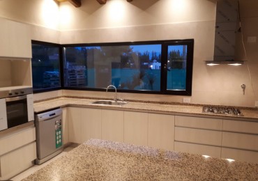  ¡Casa Amplia Nueva en Venta en Excelente Ubicacion en San Rafael, Mendoza!  