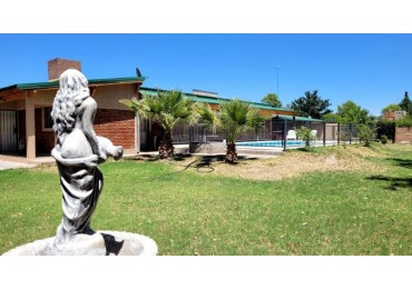 VENDO CASA QUINTA ¿Estas buscando una propiedad amplia, moderna y lista para disfrutar? Te presentamos esta increible oportunidad en el Barrio Cerrado, diseñada para tu comodidad y tranquilidad. Rama Caida Zona Cubilos  San Rafael