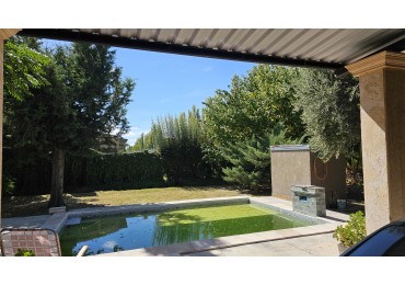Vendo propiedad tipo casa quinta tipo colonial parque de 3000 m² cercana a San Rafael. 