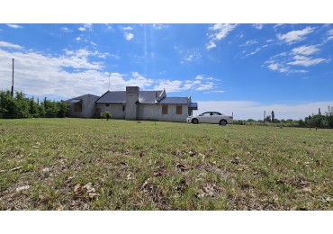 Vendo Casa Amplia con 2000 m² y 150 m² cubiertos zona Calle Rawson. San Rafael