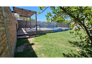 Vendo Casa amplia con pileta y quincho en Zona segura y tranquila ¡Tu proximo hogar en San Rafael!