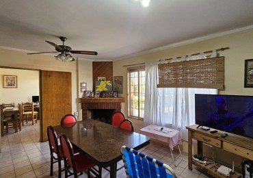 Casa Amplia Con T/ Servicios  4 dormitorios De 465 M² En Venta En San Rafael 