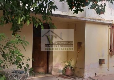 ✅Vendo Propiedad sobre Av. Moreno, a cuadras de Av. Rivadavia de San Rafael. ⚠️Terreno 355.85 m², cubierto 320.94 m², cuenta con loza para seguir construyendo  ✅ Local Amplio +  ✅Casa  grande +  ✅Garage +  ✅Patio 