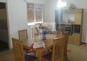 @OPORTUNIDAD Vendo CASA y SALON, zona Granaderos y Av. Iselin de 2 dormitorios, cocina comedor, baño , lavandería, cochera  ,  patio. Terreno 240m² construcción 120m²,  lista para escriturar. 