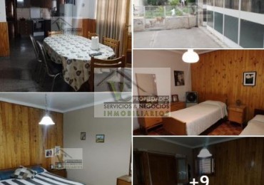 CENTRICO VENDO Interesante CASA CENTRICA AMPLIA con gran terreno zona Monte Caseros. San Rafael