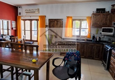 VENDO O PERMUTO CASA NUEVA AMPLIA Centrica en buena Zona a 3 cuadras de Av. Rivadavia. A 9 cuadras, del km 0 de SAN  RAFAEL.  