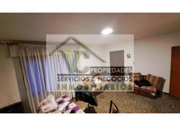 Vendo casa a  pocos metros de Sarmiento y Av de Trabajo  con 240 m². 