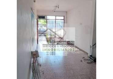 Vendo 4 locales sobre Avenida Moreno, con 427 m² de terreno. LOZA.  En San Rafael. 